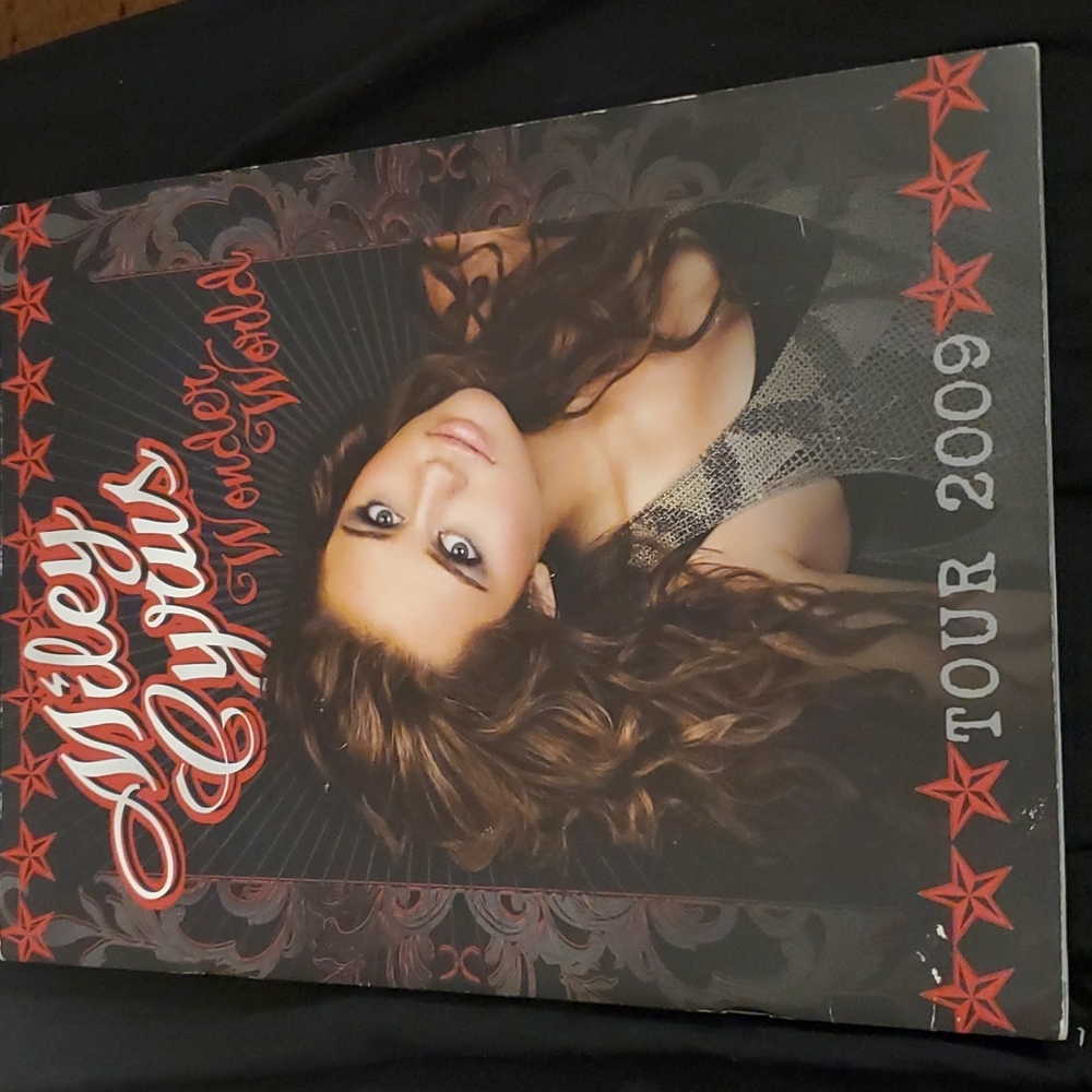 MILEY CYRUS WONDER WORLD TOUR CONCERT PROGRAM 2009